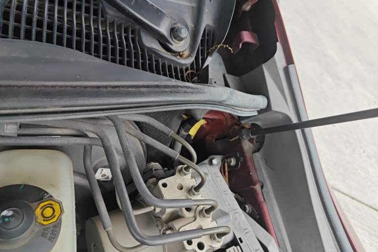 Used Toyota Reiz 2010 2.5V Fashion Elite Edition Engine Bay Left