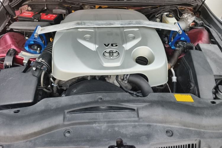 Used Toyota Reiz 2010 2.5V Fengdu Elite Edition Engine Bay