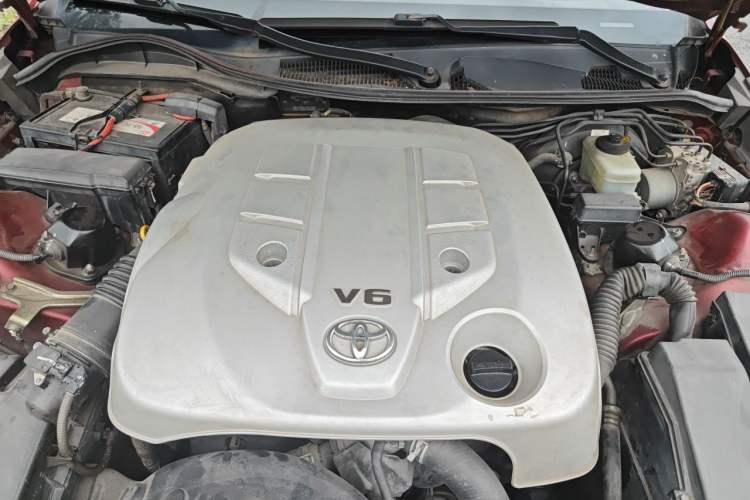 Used Toyota Reiz 2010 2.5V Fashion Elite Edition Engine Bay