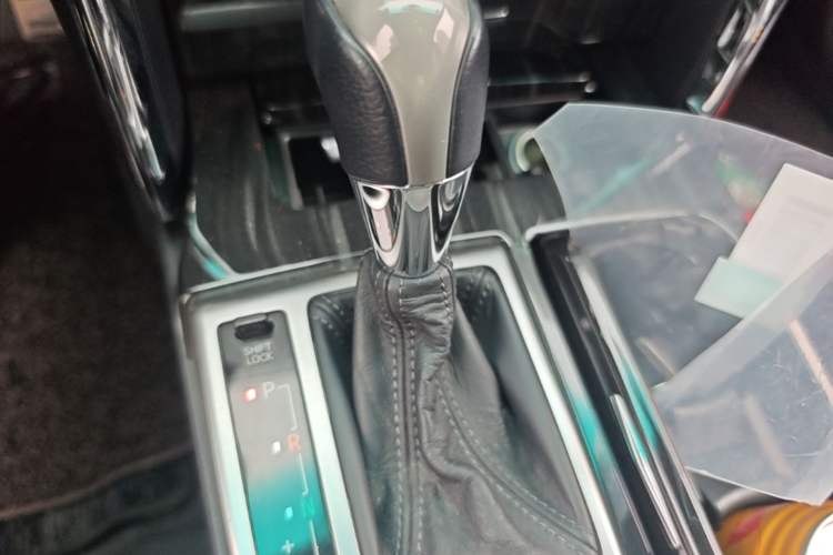 Used Toyota Reiz 2010 2.5V Fashion Luxury Navigation Edition Gear Lever