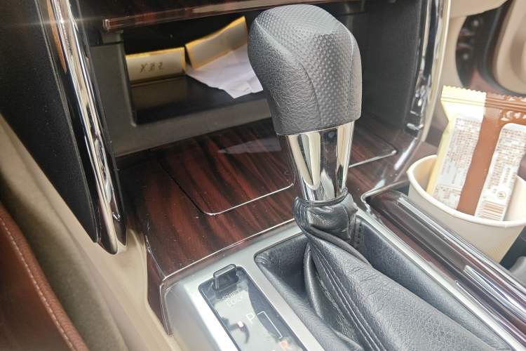 Used Toyota Reiz 2010 2.5S Fengdu Jinghua Edition Gear Lever