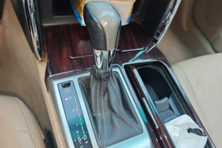 Used Toyota Reiz 2010 2.5V Fengdu Elite Edition Gear Lever