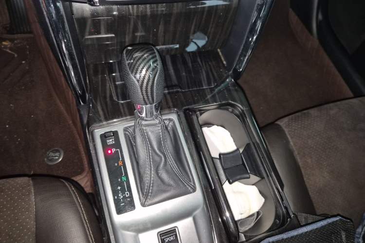Used Toyota Reiz 2010 2.5S Fengdu Jinghua Edition Gear Lever