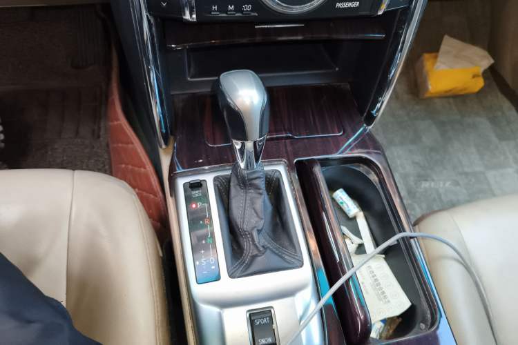 Used Toyota Reiz 2010 2.5V Fengdu Elite Edition Gear Lever
