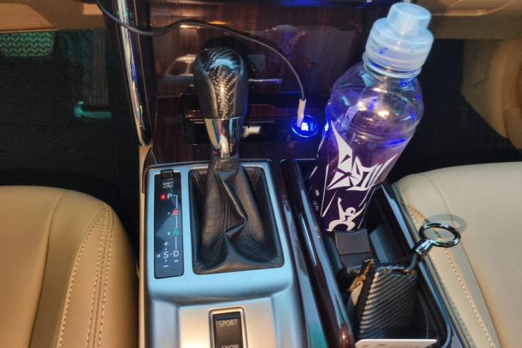 Used Toyota Reiz 2010 2.5V Fengdu Elite Edition Gear Lever