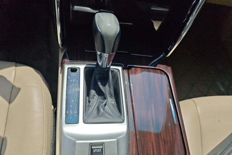 Used Toyota Reiz 2010 2.5V Fengdu Elite Edition Gear Lever