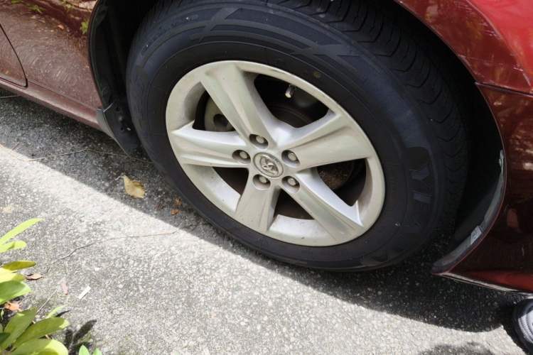 Used Toyota Reiz 2010 2.5V Fengdu Elite Edition Right Front Wheel Hub