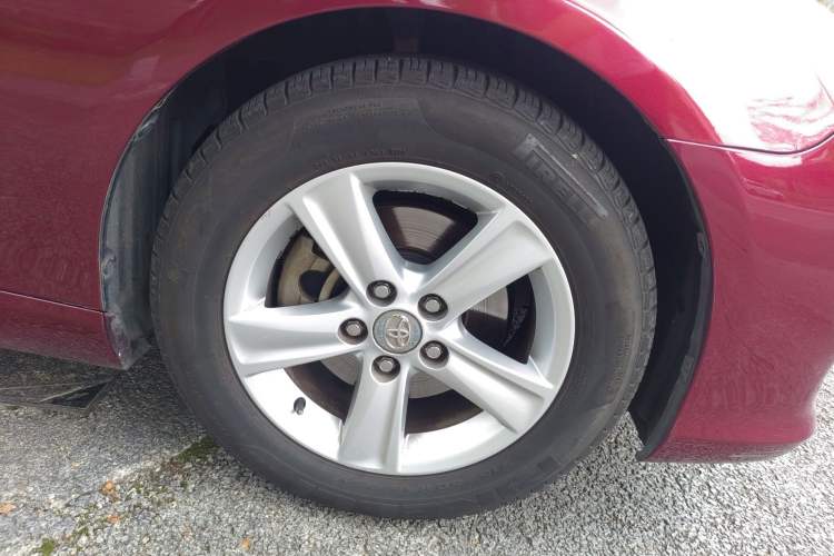 Used Toyota Reiz 2010 2.5V Fengdu Elite Edition Right Front Wheel Hub
