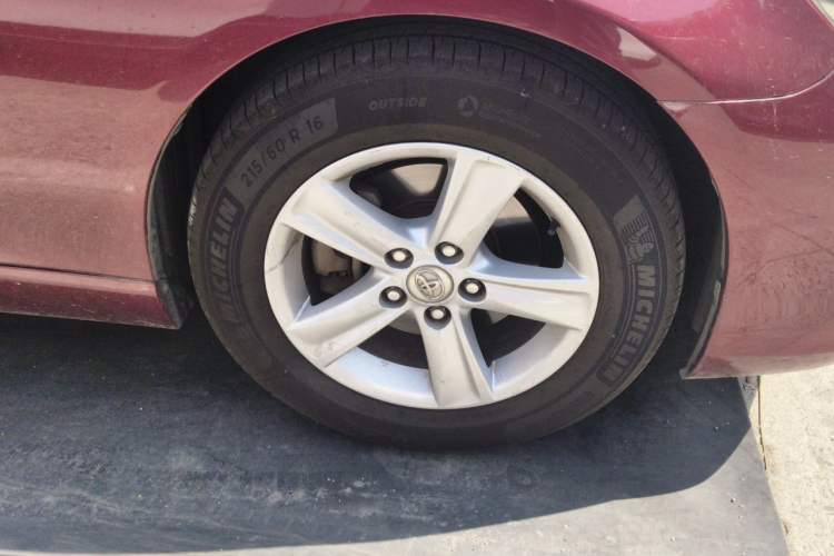 Used Toyota Reiz 2010 2.5V Fengdu Elite Edition Right Front Wheel Hub