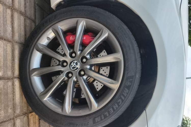 Used Toyota Reiz 2010 2.5V Fengdu Elite Edition Right Front Wheel Hub