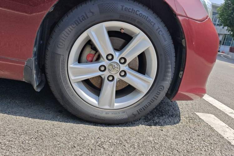 Used Toyota Reiz 2010 2.5V Fengdu Elite Edition Right Front Wheel Hub