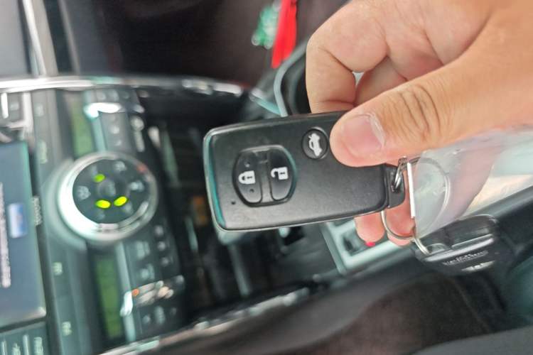 Used Toyota Reiz 2010 2.5V Fashion Luxury Navigation Edition Vehicle Key