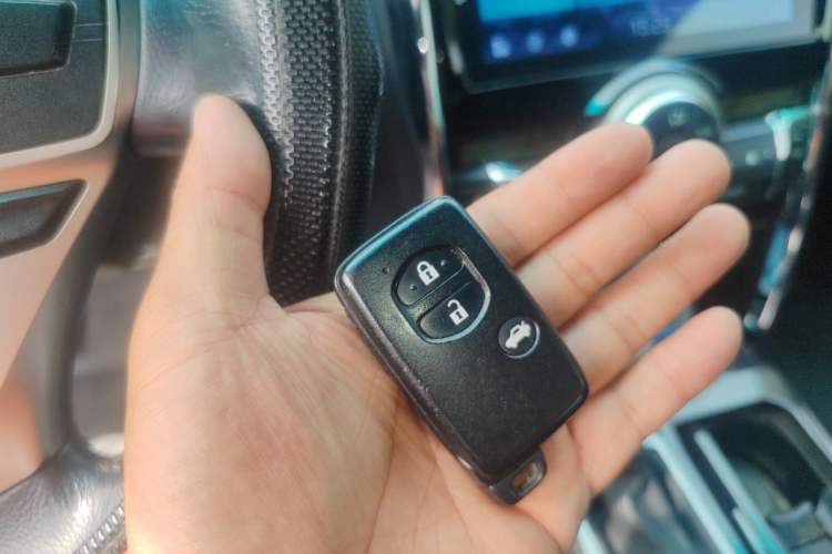 Used Toyota Reiz 2010 2.5V Fashion Elite Edition Vehicle Key