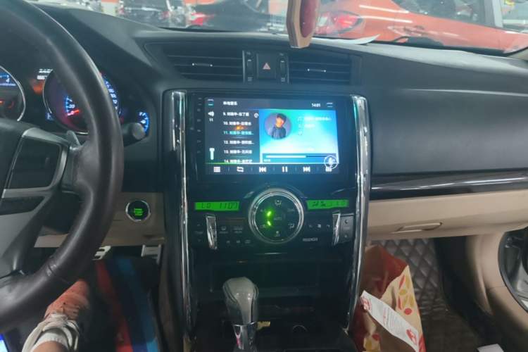 Used Toyota Reiz 2010 2.5V Fashion Elite Edition Audio And AC Panel
