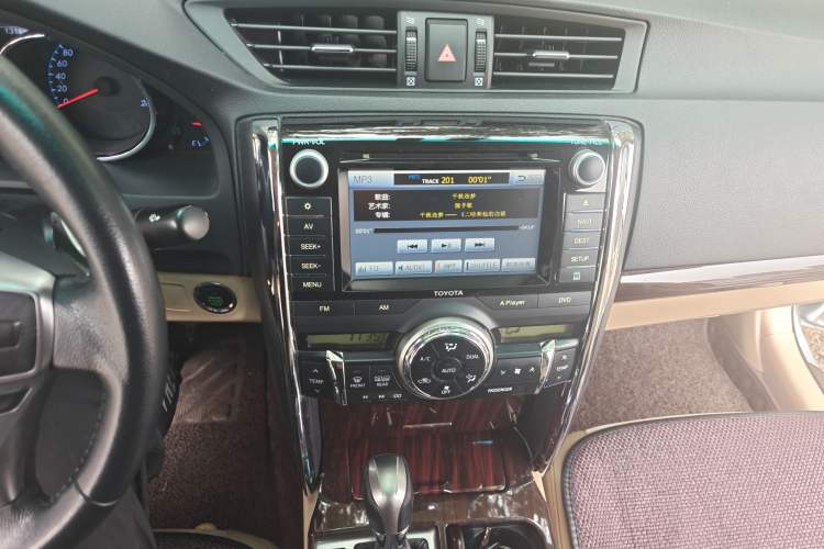 Used Toyota Reiz 2010 2.5V Fashion Elite Edition Audio And AC Panel