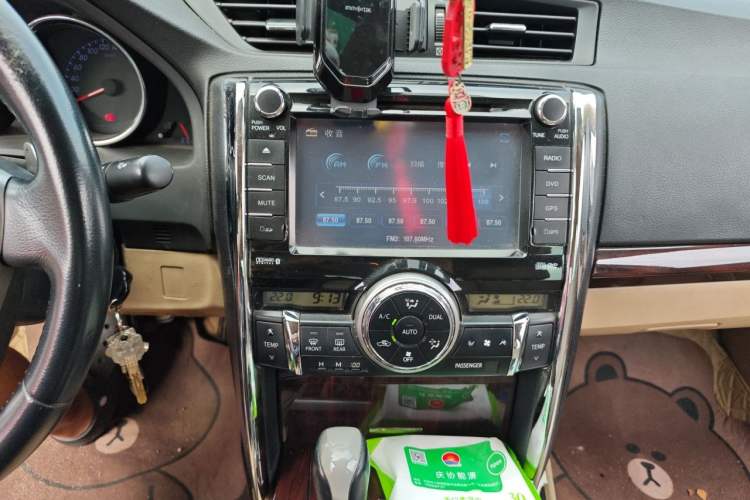 Used Toyota Reiz 2010 2.5S Fashion Elite Edition Audio And AC Panel