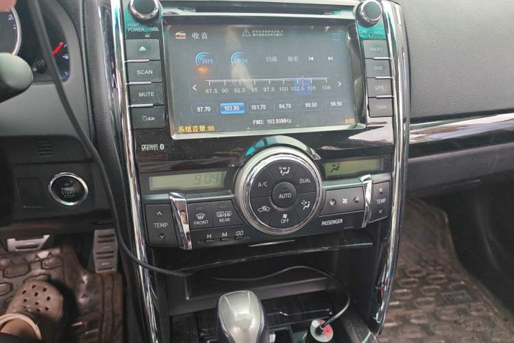 Used Toyota Reiz 2010 2.5V Fashion Elite Edition Audio And AC Panel