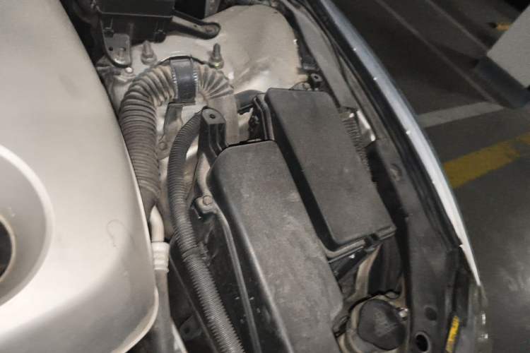Used Toyota Reiz 2010 2.5V Fengdu Elite Edition Engine Bay Left