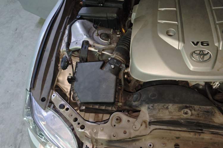 Used Toyota Reiz 2010 2.5V Fengdu Elite Edition Engine Bay Right