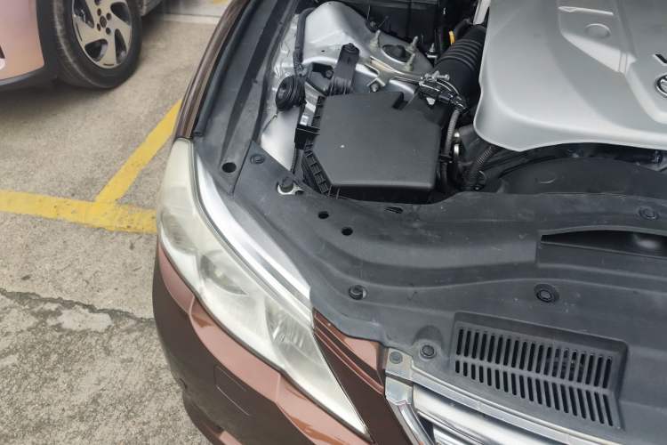Used Toyota Reiz 2010 2.5V Fengdu Elite Edition Engine Bay Right