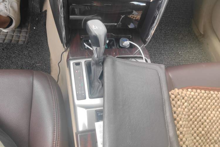 Used Toyota Reiz 2010 2.5V Fengdu Elite Edition Gear Lever