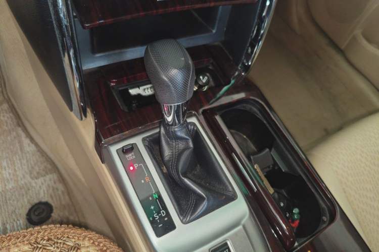 Used Toyota Reiz 2010 2.5S Fengdu Jinghua Edition Gear Lever