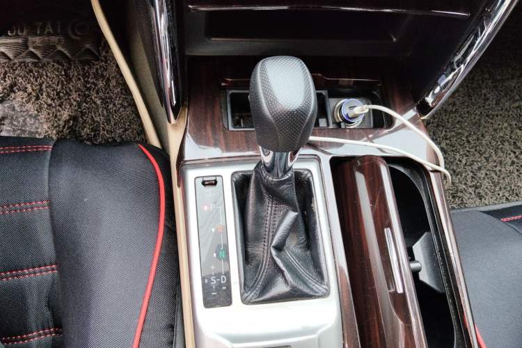 Used Toyota Reiz 2010 2.5S Fengdu Jinghua Edition Gear Lever