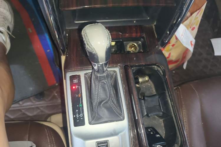 Used Toyota Reiz 2010 2.5V Fashion Elite Edition Gear Lever