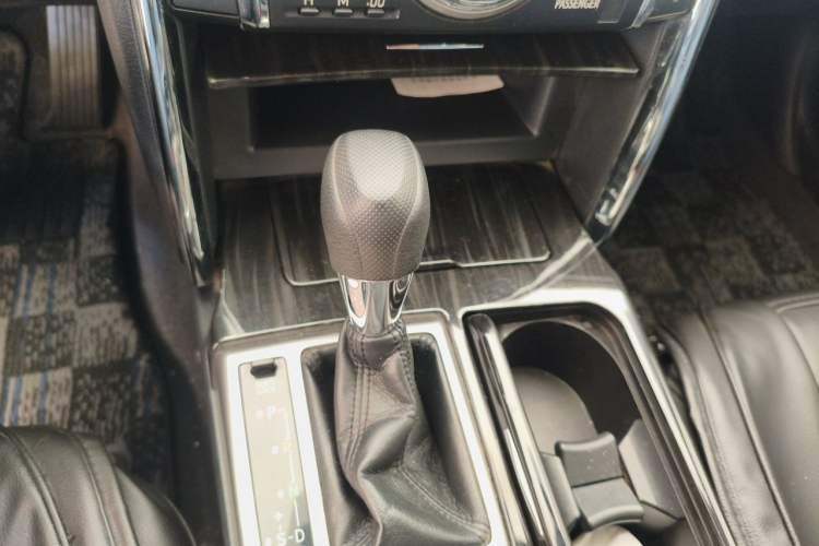 Used Toyota Reiz 2010 2.5S Fengdu Jinghua Edition Gear Lever