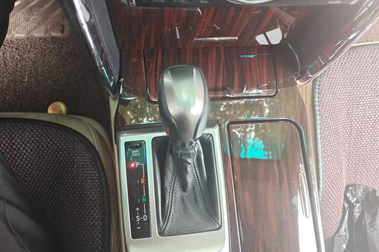 Used Toyota Reiz 2010 2.5V Fashion Elite Edition Gear Lever