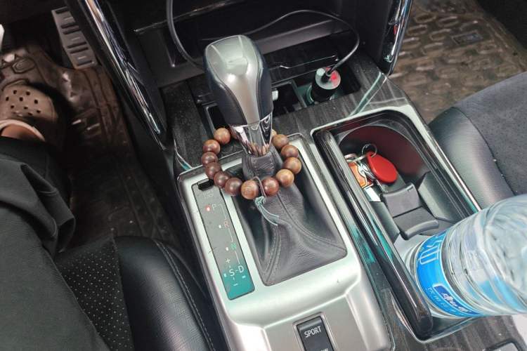 Used Toyota Reiz 2010 2.5V Fashion Elite Edition Gear Lever