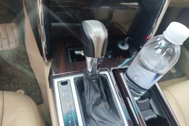 Used Toyota Reiz 2010 2.5V Fengdu Elite Edition Gear Lever