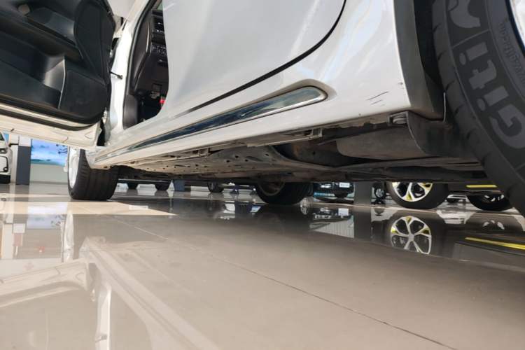 Used Toyota Reiz 2010 2.5S Fashion Elite Edition Left Side Sill