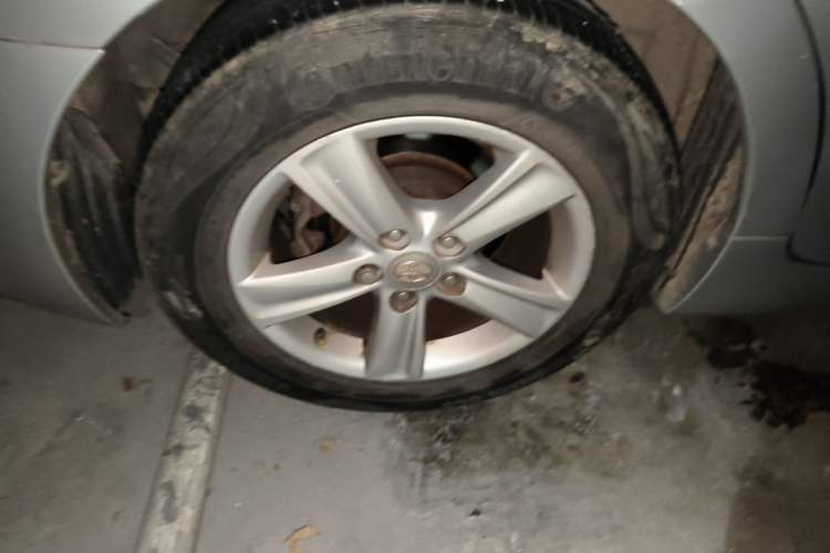Used Toyota Reiz 2010 2.5V Fengdu Elite Edition Right Front Wheel Hub