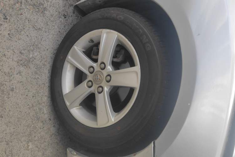 Used Toyota Reiz 2010 2.5V Fengdu Elite Edition Right Front Wheel Hub