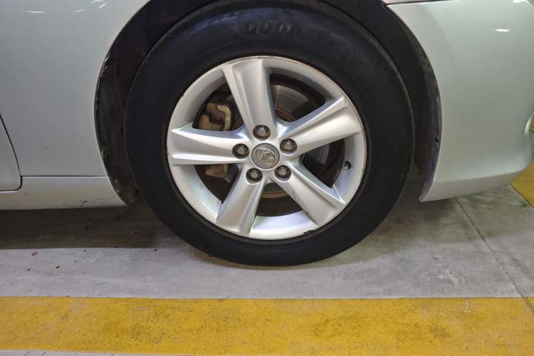 Used Toyota Reiz 2010 2.5V Fengdu Elite Edition Right Front Wheel Hub