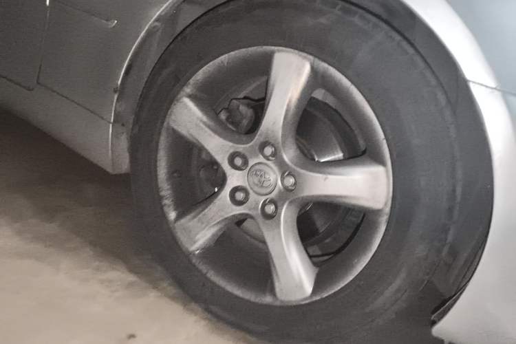 Used Toyota Reiz 2010 2.5V Fengdu Elite Edition Right Front Wheel Hub