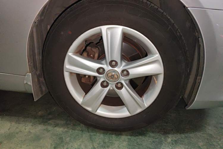 Used Toyota Reiz 2010 2.5V Fengdu Elite Edition Right Front Wheel Hub