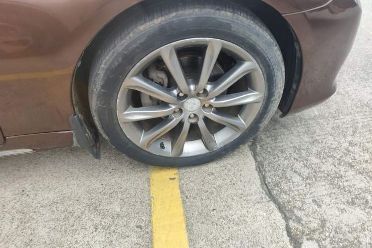 Used Toyota Reiz 2010 2.5V Fengdu Elite Edition Right Front Wheel Hub