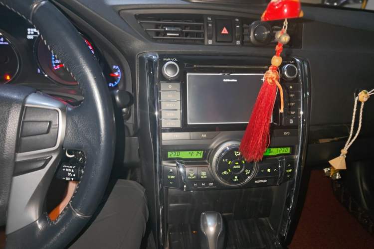 Used Toyota Reiz 2010 2.5V Fashion Elite Edition Audio And AC Panel