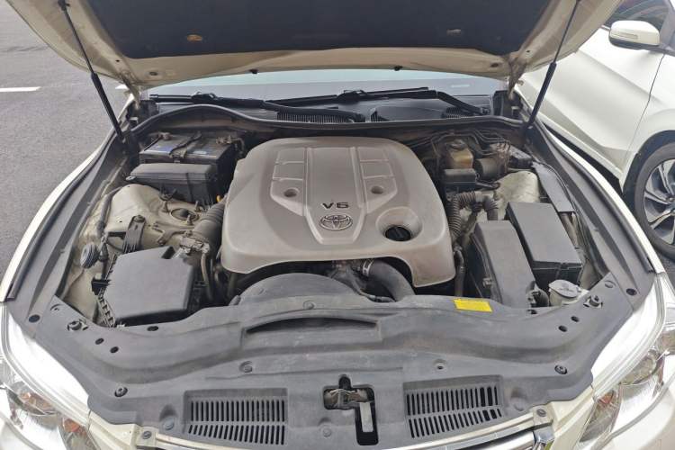 Used Toyota Reiz 2010 2.5V Fengdu Elite Edition Engine Bay