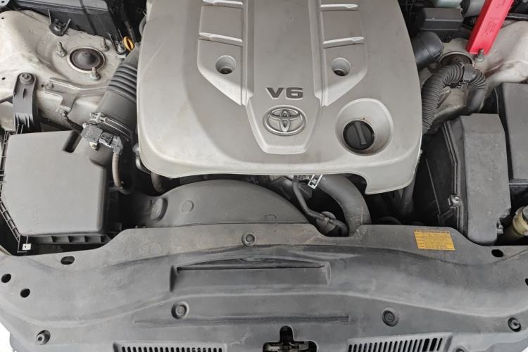 Used Toyota Reiz 2010 2.5V Fengdu Elite Edition Engine Bay