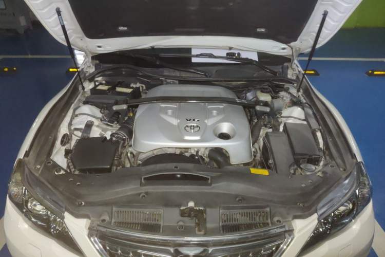 Used Toyota Reiz 2010 2.5V Fashion Elite Edition Engine Bay
