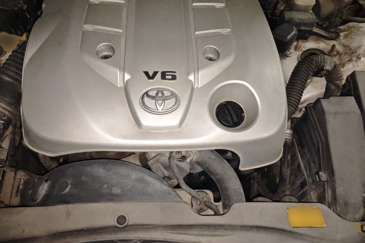 Used Toyota Reiz 2010 2.5V Fengdu Elite Edition Engine Bay