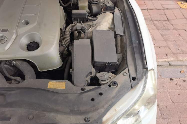 Used Toyota Reiz 2010 2.5V Fashion Elite Edition Engine Bay Left