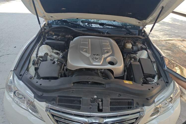 Used Toyota Reiz 2010 2.5V Fengdu Elite Edition Engine Bay