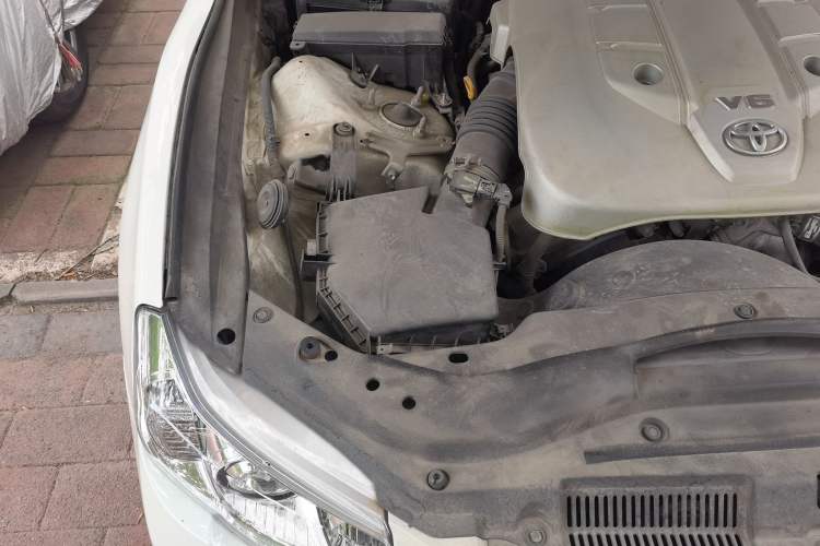 Used Toyota Reiz 2010 2.5V Fashion Elite Edition Engine Bay Right
