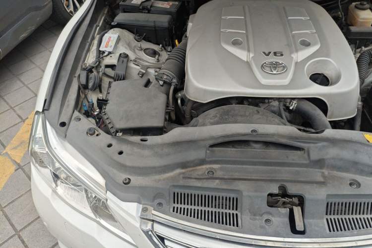 Used Toyota Reiz 2010 2.5V Fengdu Elite Edition Engine Bay Right
