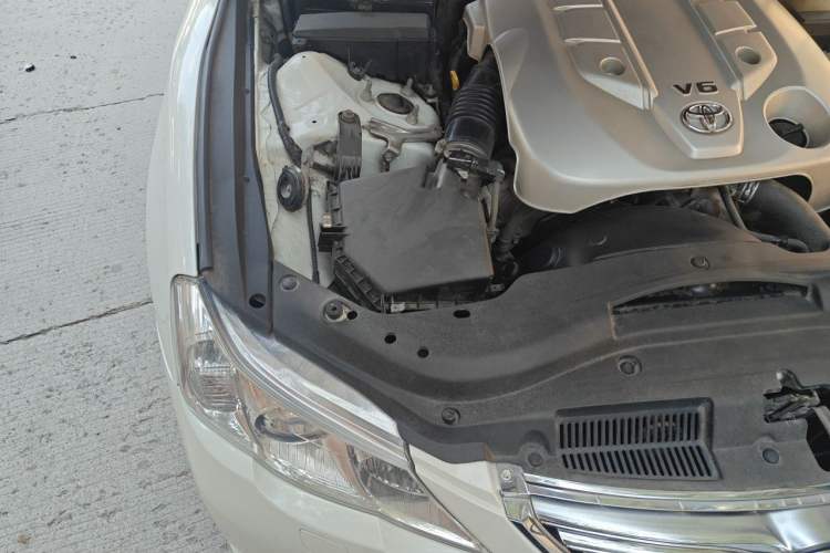 Used Toyota Reiz 2010 2.5V Fengdu Elite Edition Engine Bay Right