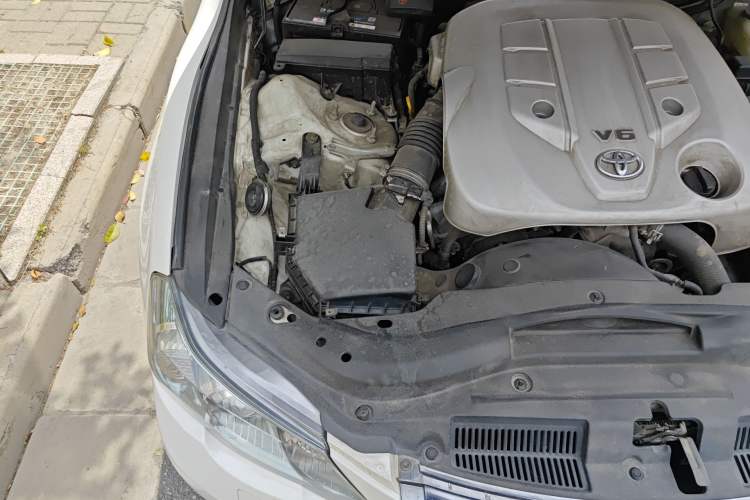 Used Toyota Reiz 2010 2.5V Fengdu Elite Edition Engine Bay Right